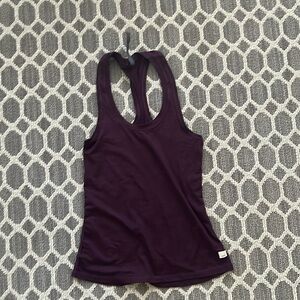New never worn vuori lux performance burgundy tank. XS